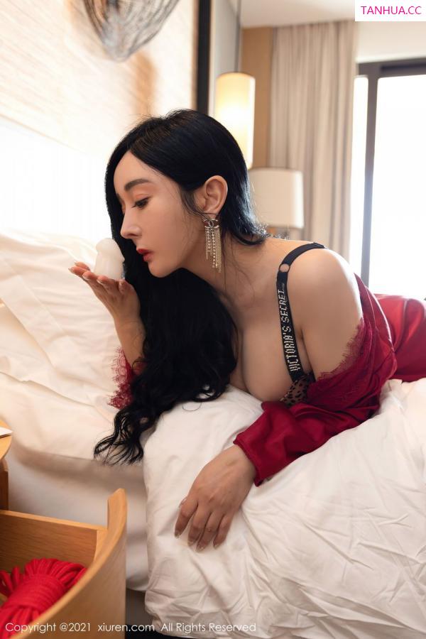 允薾  [XiuRen]高清写真图 2021.04.26 No.3347 允薾第4张图片